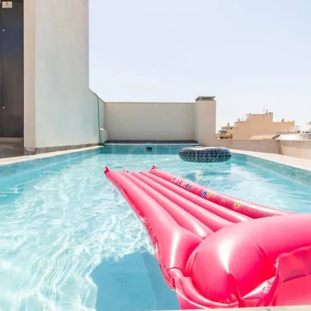 公寓 New In Center, Next To The With Pool And Garage *